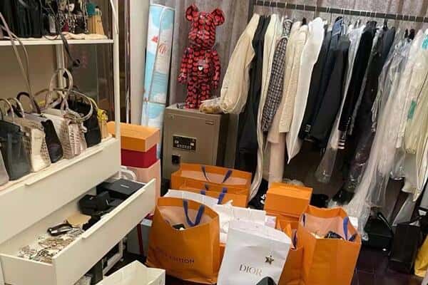 武威回收一线品牌衣服.jpg